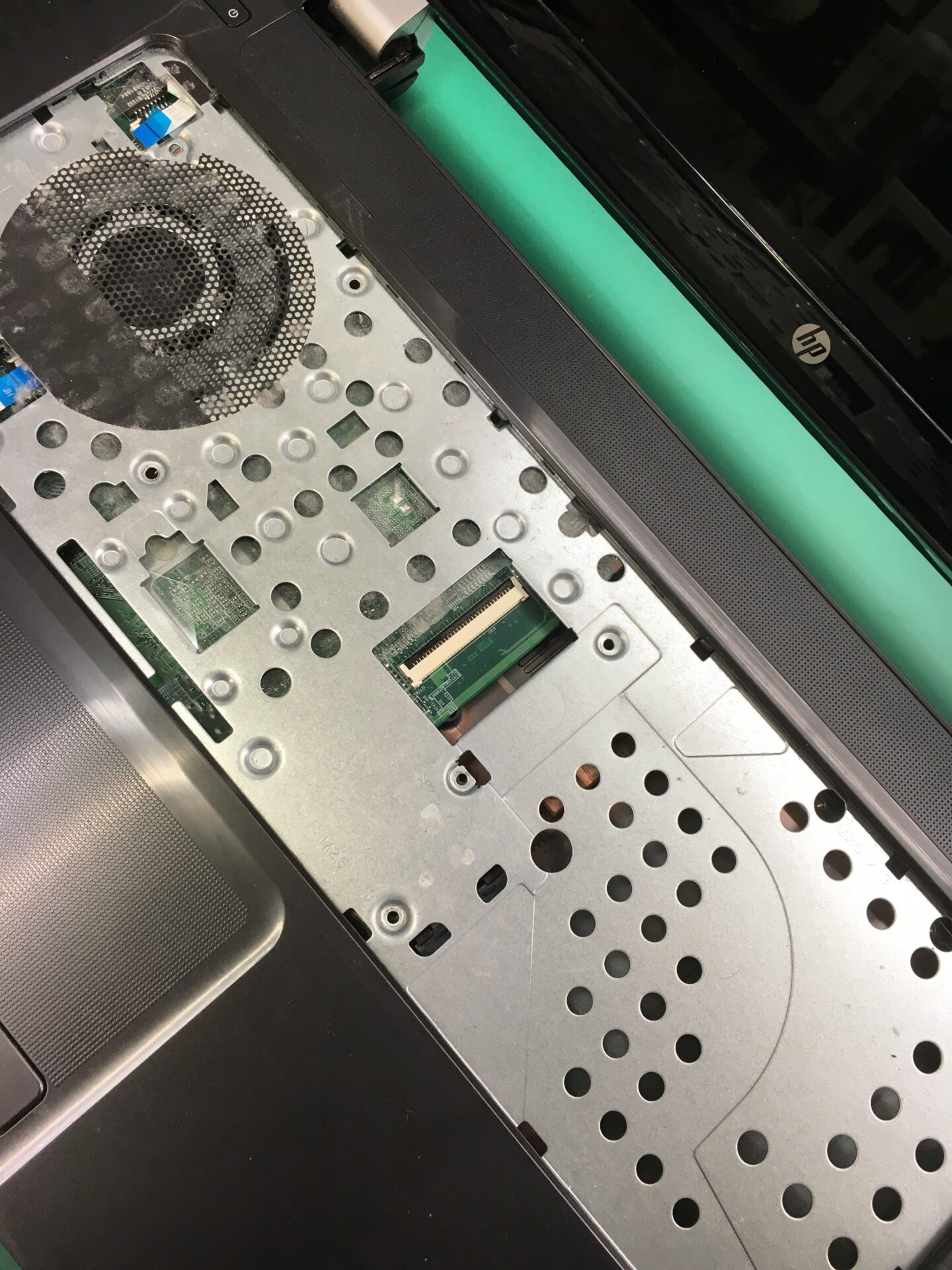 hpノートPC 15-n207AU 分解とHDD交換 | 札幌パソコンかけこみ寺はPC